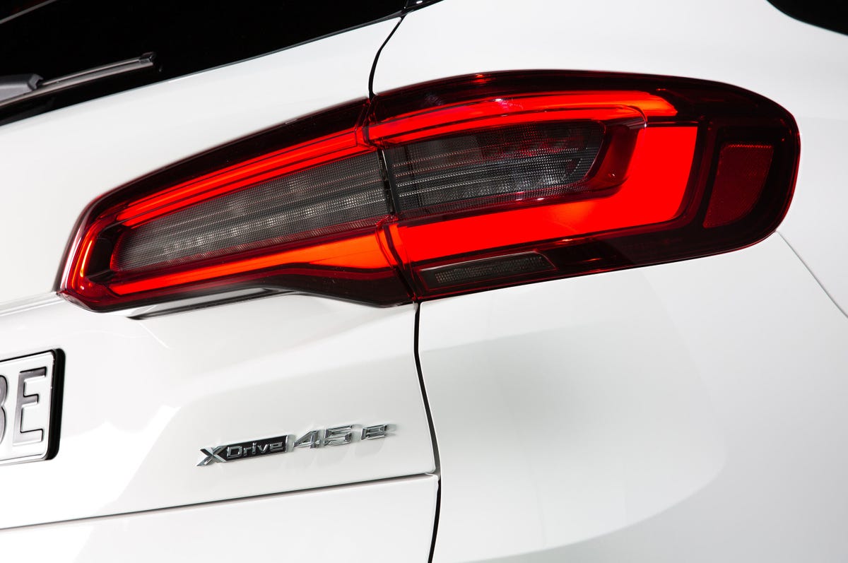 2021 BMW X5 xDrive45e review: More power, more range, more tech - CNET