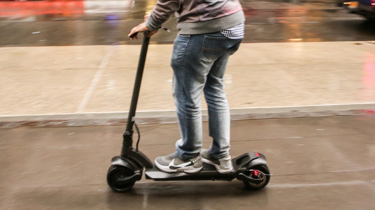 21-mercane-wide-wheel-scooter