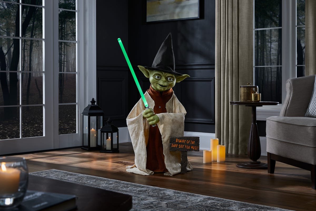 Yoda animado de Home Depot para Halloween y días festivos