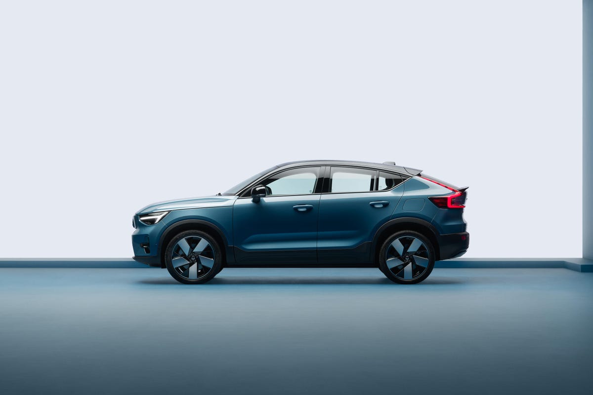 2022-volvo-c40-recharge-ev-crossover-coupe-116