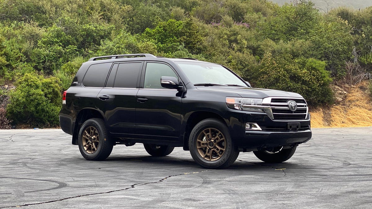 2020 Toyota Land Cruiser review: The old guard still has it - CNET