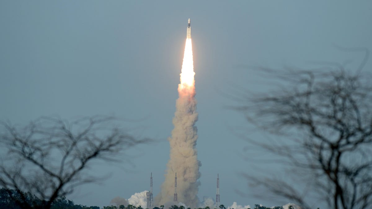 Chandrayaan-2: Watch a replay of India launching mission to moon's south  pole - CNET