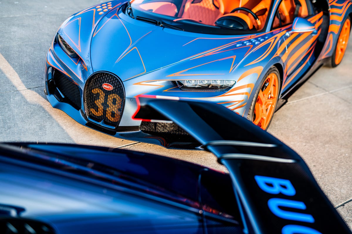 Bugatti Chiron Pur Sport and Chiron Super Sport with Vagues de Lumière paint