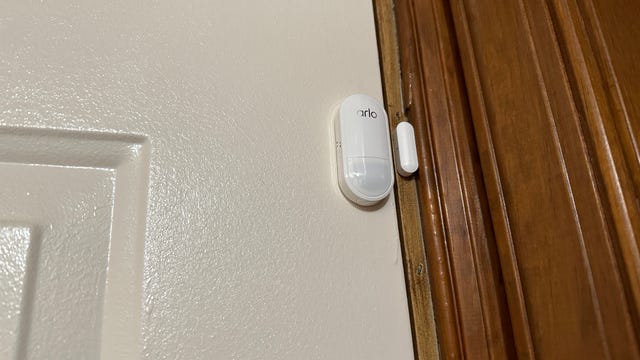 arlo-home-security-system-in-place-door-sensor