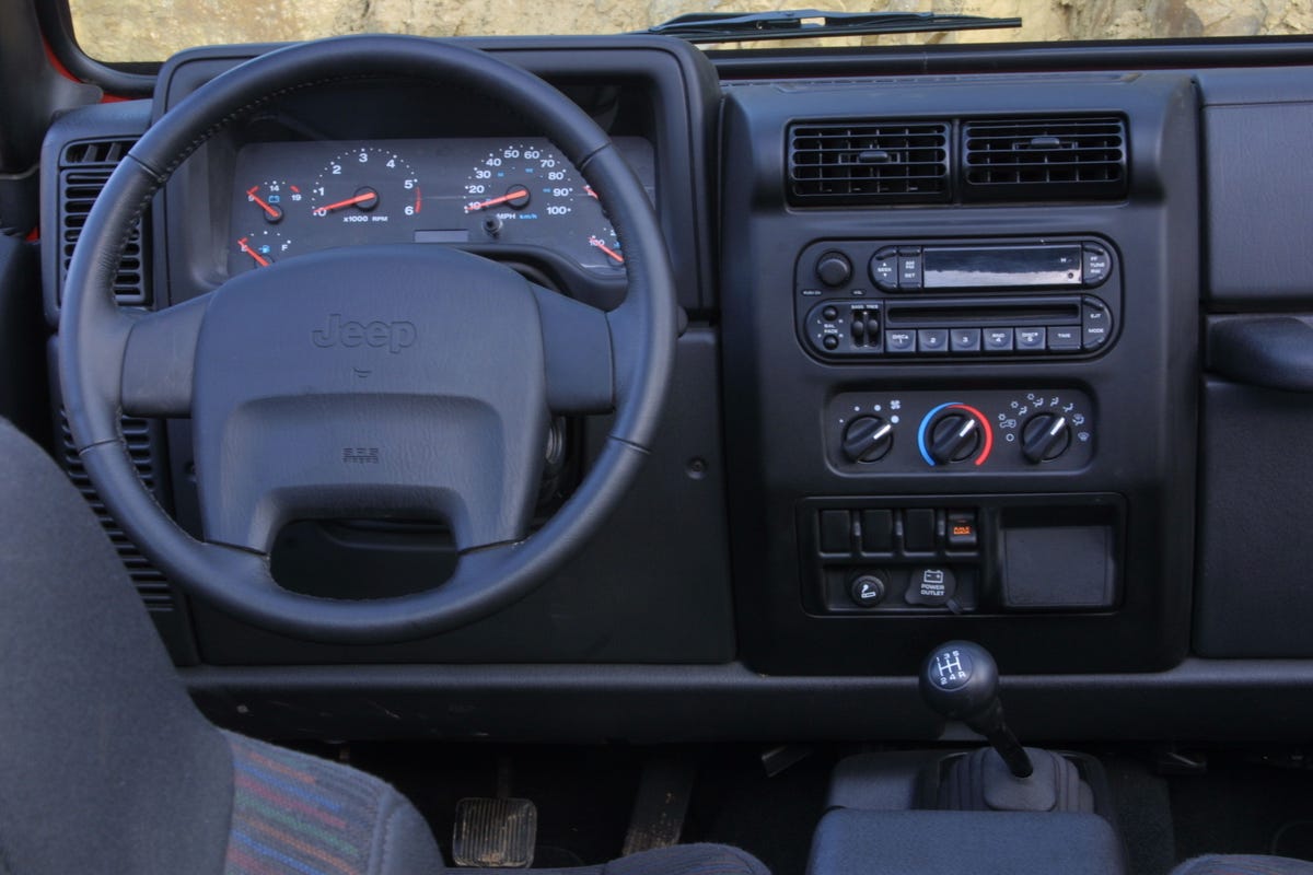 jeep-wrangler-interior-2006.jpg