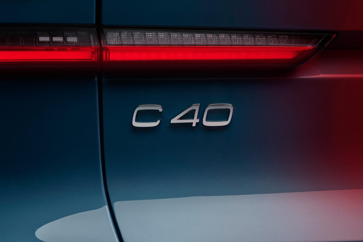 2022-volvo-c40-recharge-ev-crossover-coupe-118