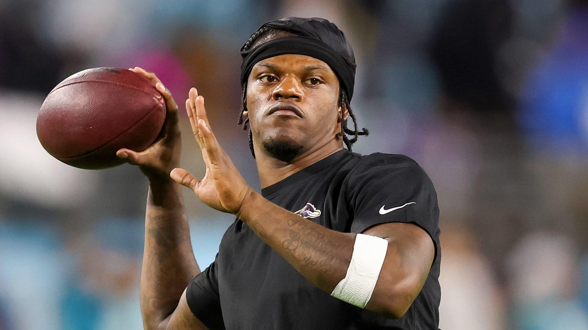 Lamar Jackson of the Baltimore Ravens throwing a ball with his right hand.