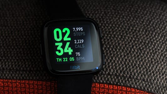 Fitbit Versa undercuts Apple Watch on size, price