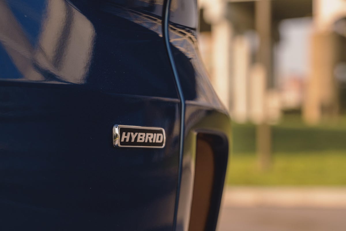 2020-ford-escape-hybrid-11