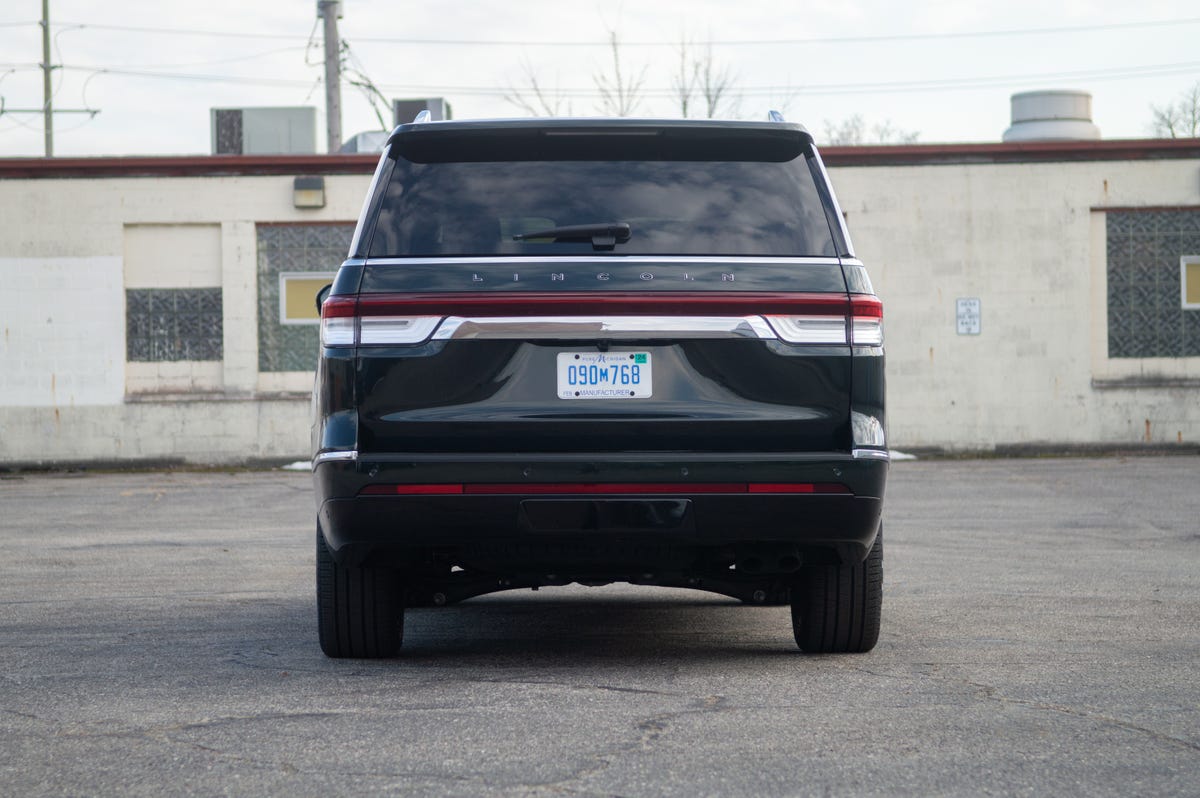 2022 Lincoln Navigator rear end from lower angle