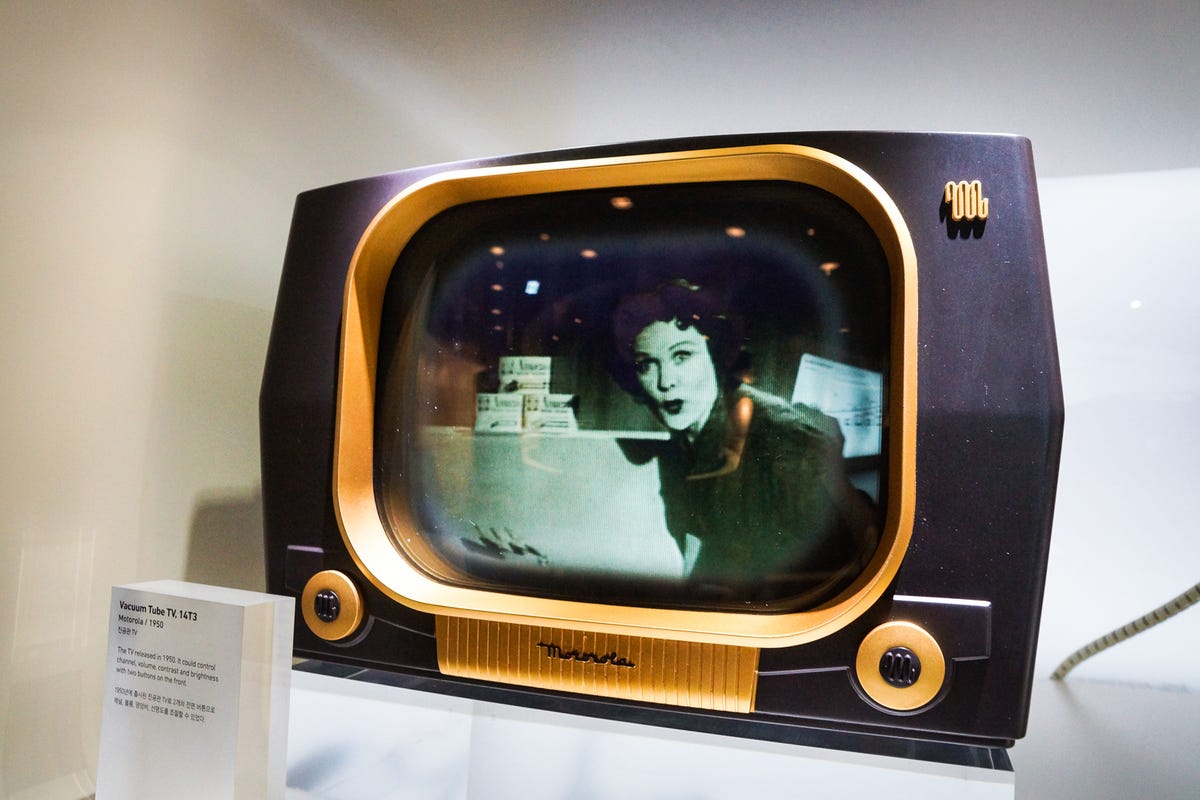 motorolavacuum-tube-tv-1950.jpg