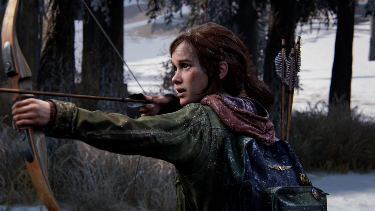 A concerned Ellie wields a bow in a snowy area in The Last of Us Part 1