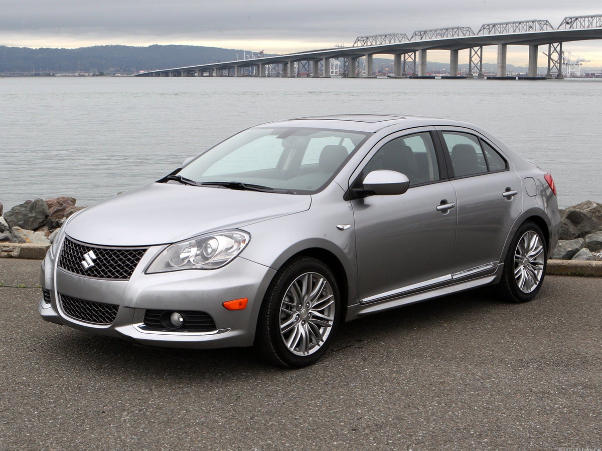 Most of the Kizashi Sport's upgrades over the S come in the form of body work, chrome bright work, and the 18-inch wheels.
