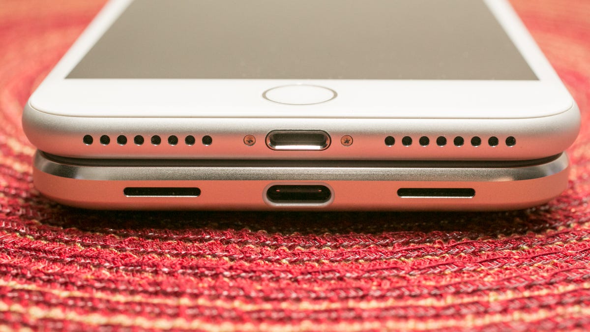 Sorry lovers, but iPhone 8 will stick with a Lightning connector -