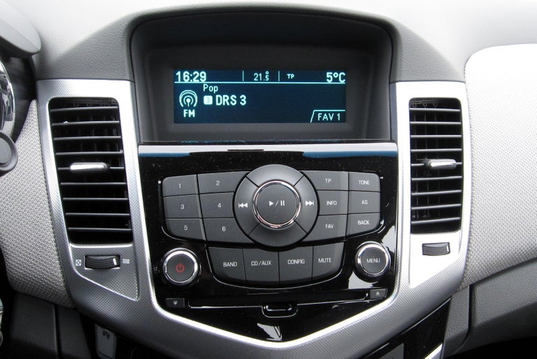 Chevy Cruze stereo interface
