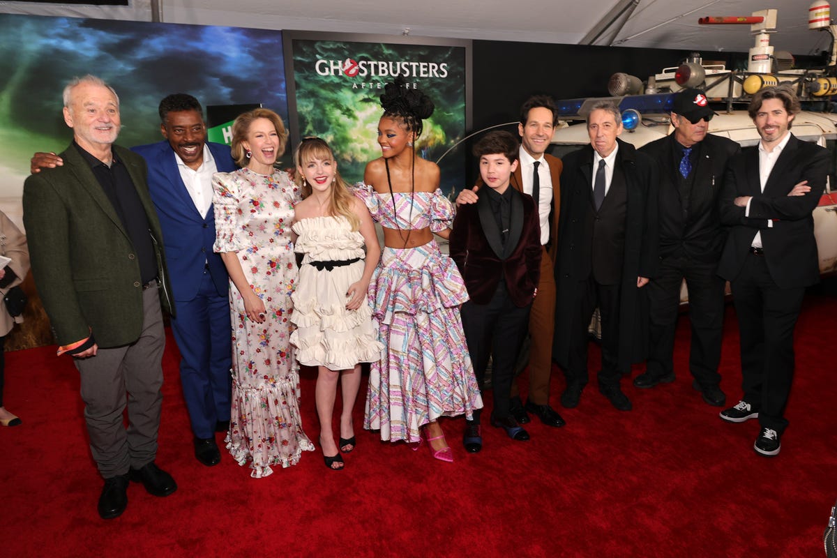 Bill Murray, Ernie Hudson, Carrie Coon, Mckenna Grace, Celeste O'Connor, Logan Kim, Paul Rudd, Ivan Reitman, Dan Aykroyd and Jason Reitman attend the GHOSTBUSTERS: AFTERLIFE World Premiere on November 15, 2021 in New York City. (Photo by Theo Wargo/Getty Images for Sony Pictures)