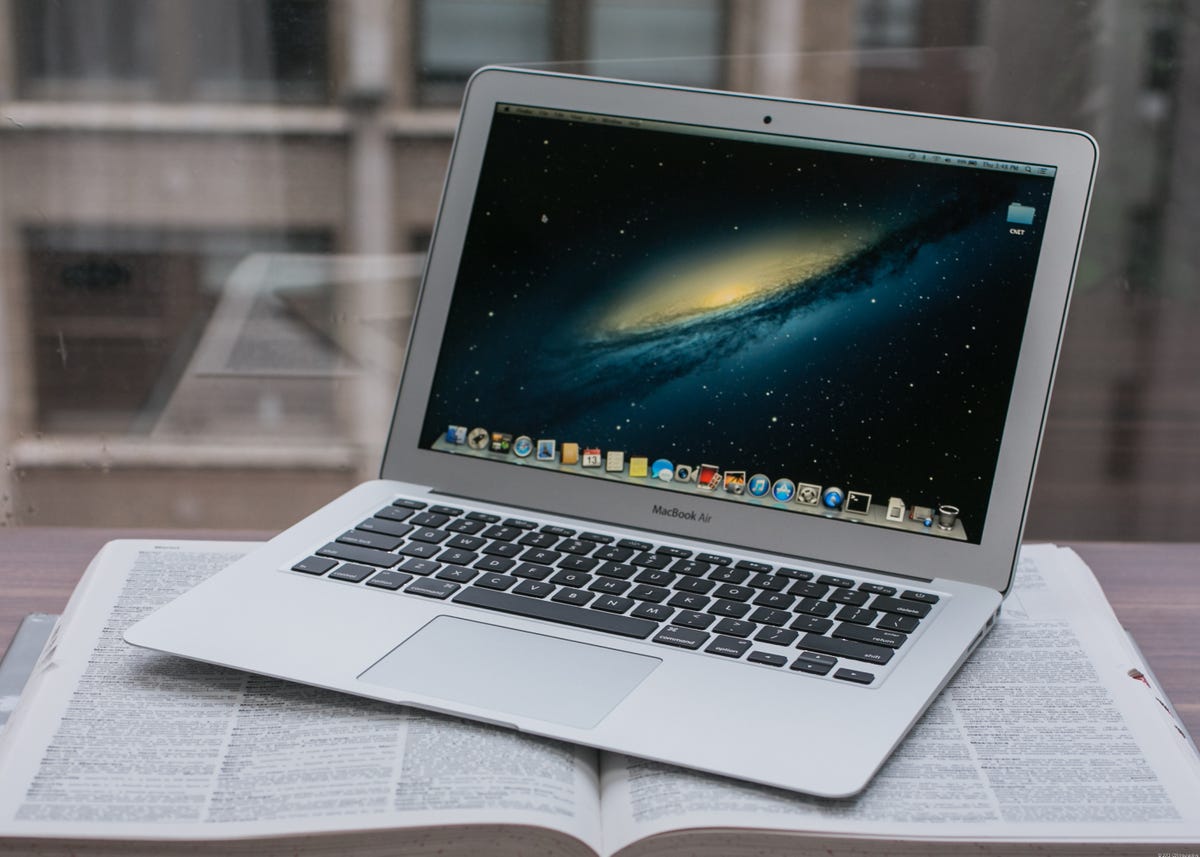 Ver weg oriëntatie teksten Apple MacBook Air (13-inch, April 2014) review: Latest MacBook Air is  faster, runs longer, costs less - CNET