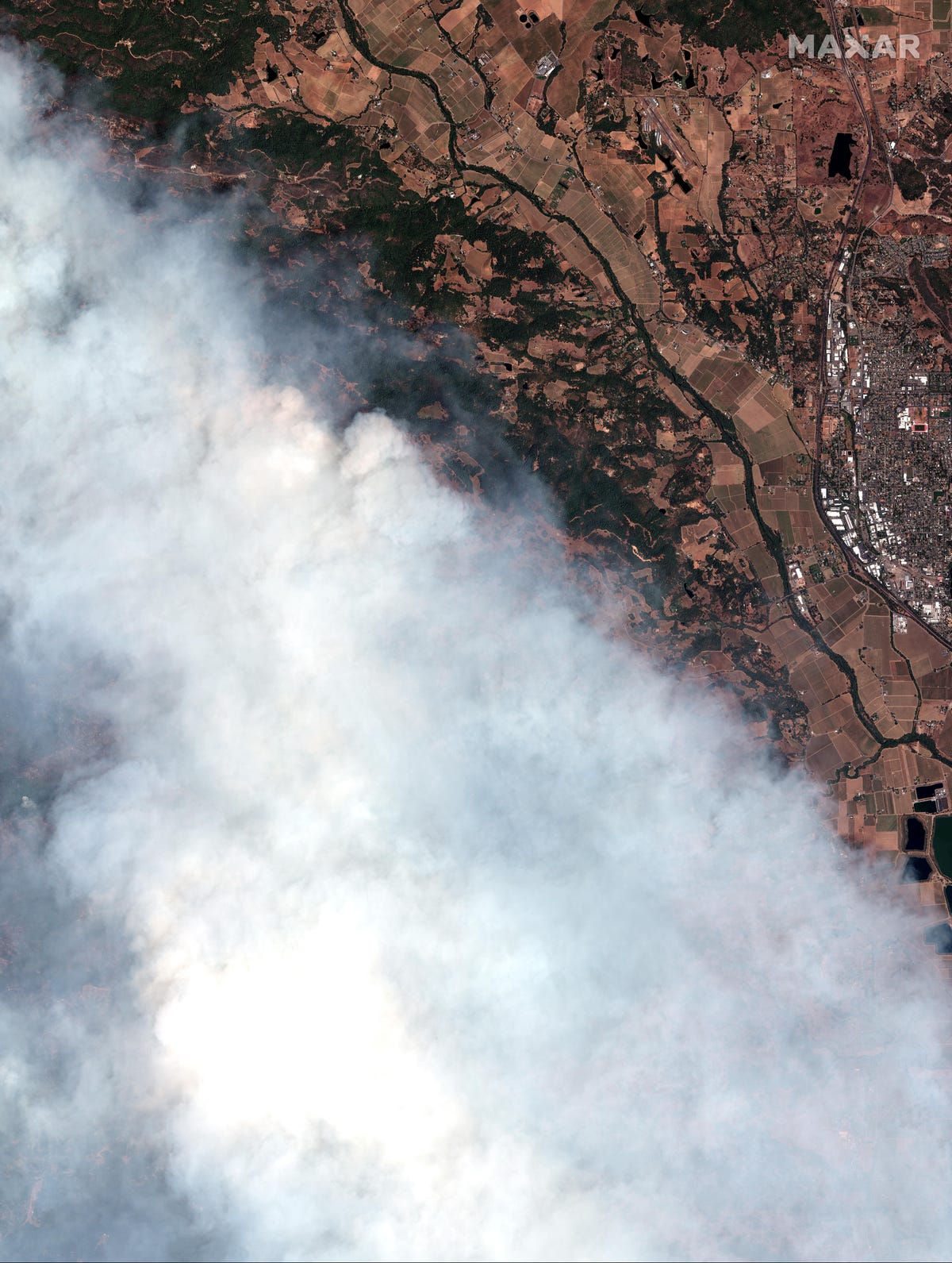 02-overview-of-lnu-lightning-complex-wildfire-healdsburg-california-20august2020-wv3-natural-color-image