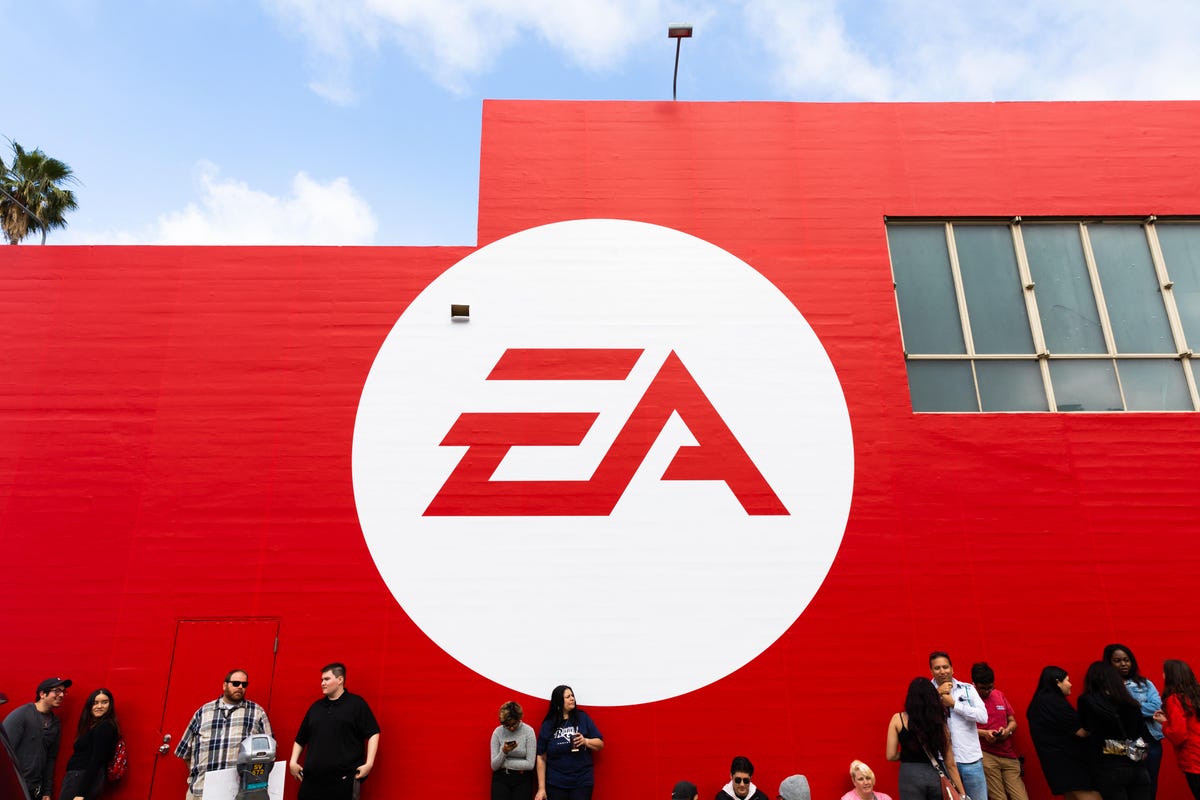 EA Play gaming at E3 2019