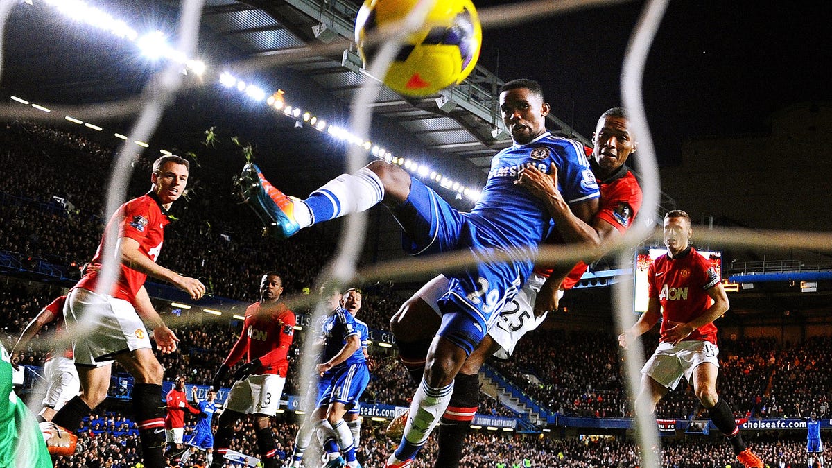 Samuel Eto&apos;o of Chelsea scores his team&apos;s third goal