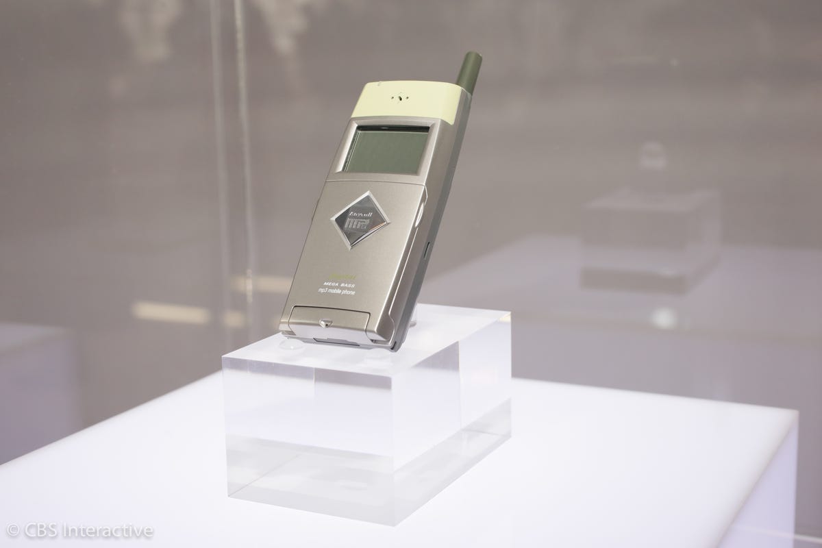 samsung-historical-devices-at-mwc2016-09.jpg