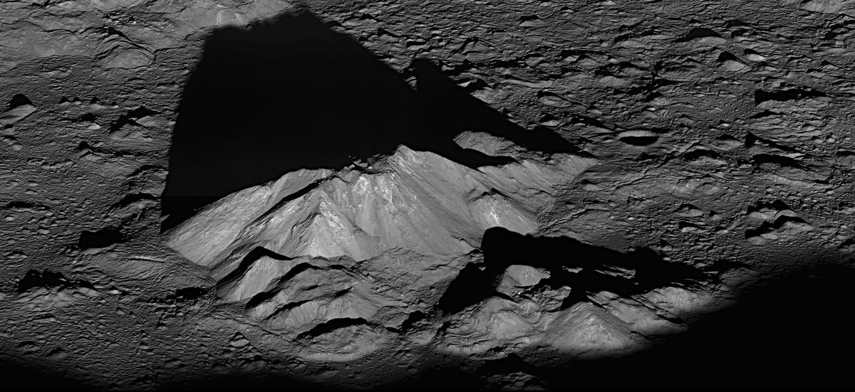 Tycho peak in crater