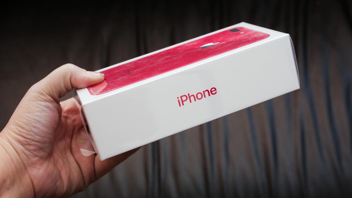 41-productred-iphone-8-and-iphone-8-plus-unboxing