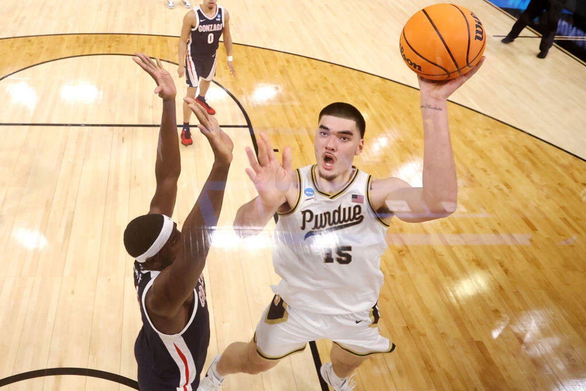 Zach Edey and the Purdue Boilermakers attempts a shot in the March Madness tournament