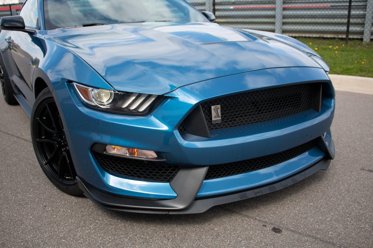 2019-ford-mustang-shelby-gt350-24