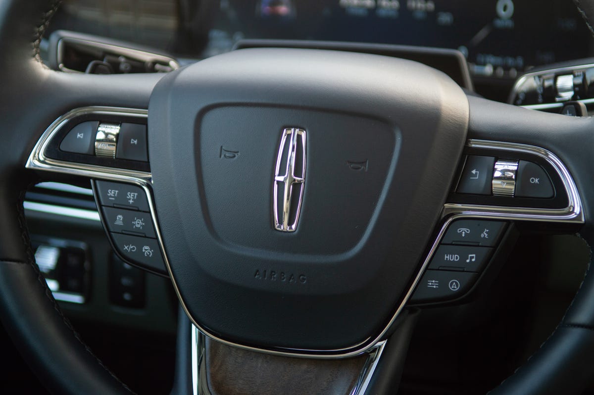2022 Lincoln Navigator steering wheel detail