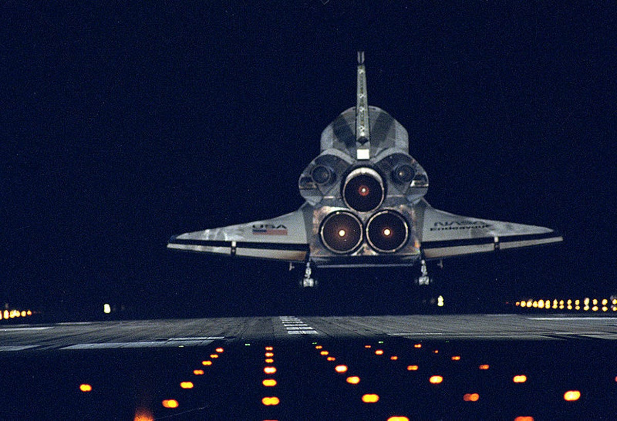 800px-STS-72_landing.jpg