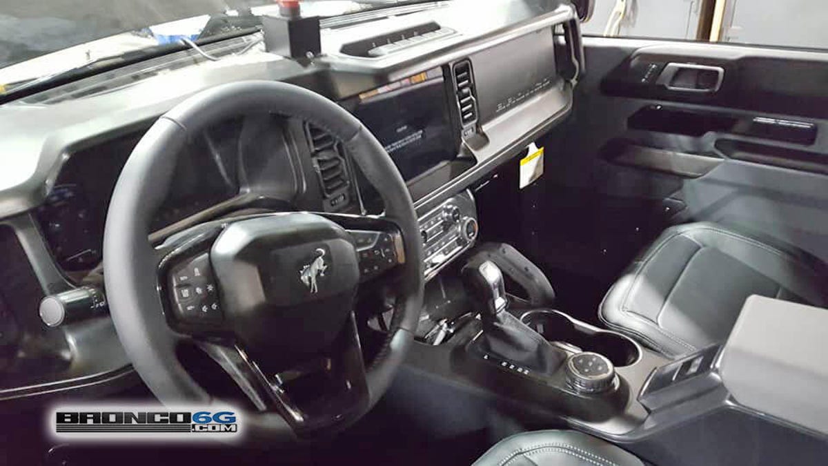 2021-ford-bronco-dashboard-interior-2-door
