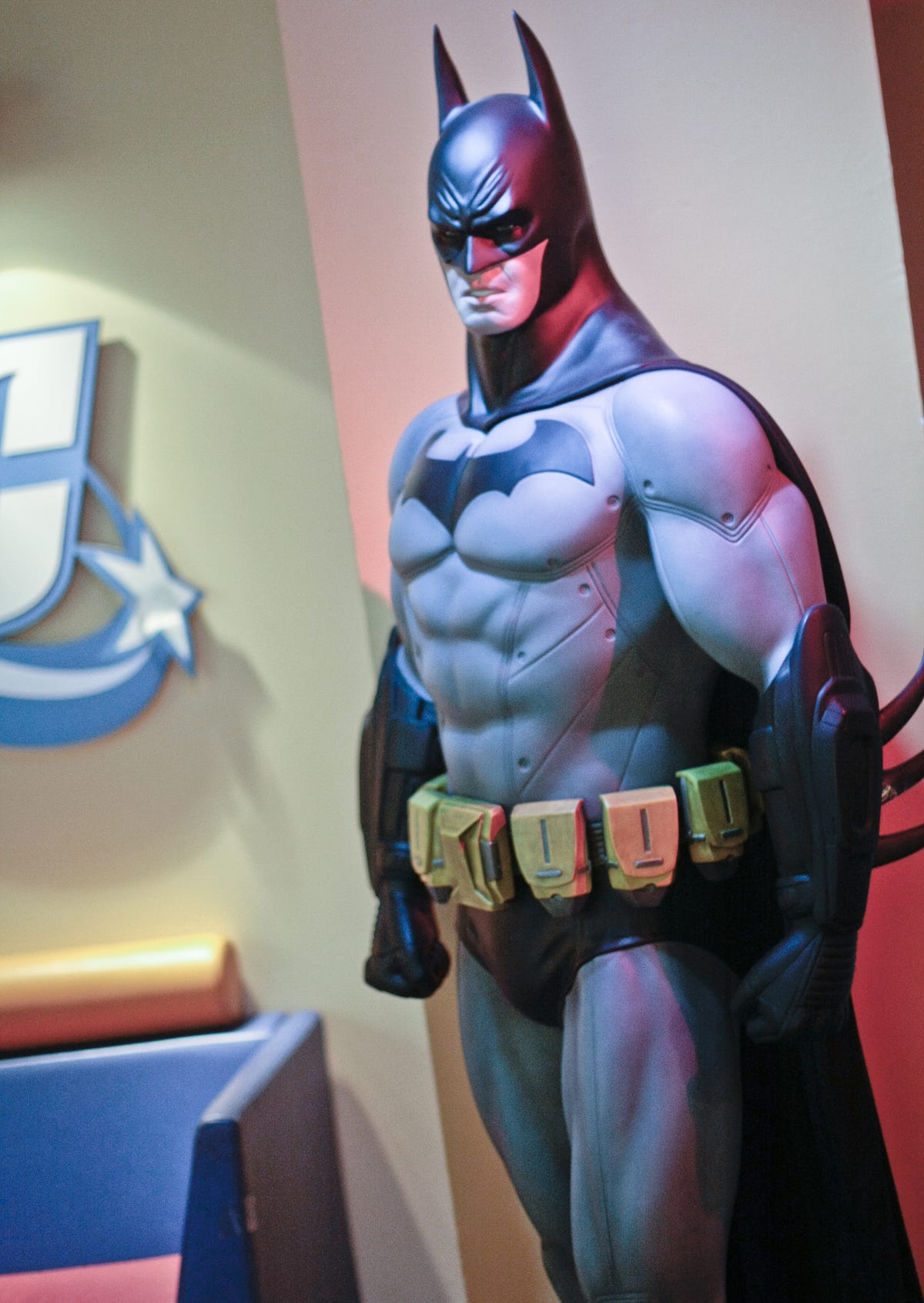 2012-DC-Comics-Batman-statue.jpg