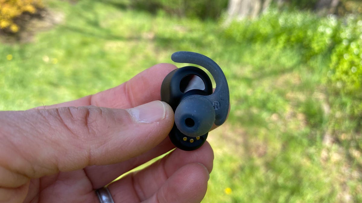 Sony's WF-SP800N earbuds have a sporty new design - CNET