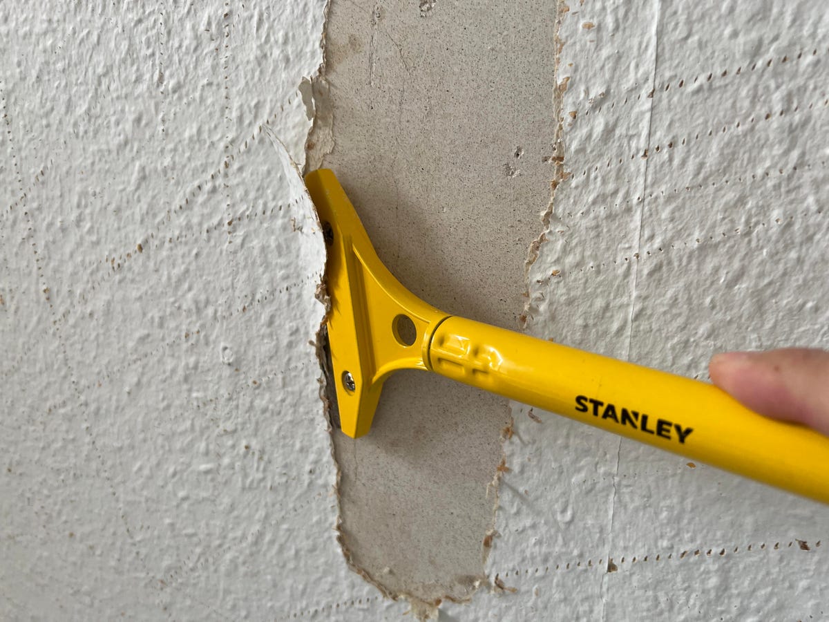 Image showing scraping tool underneath wallpaper