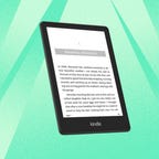 The Kindle Paperwhite Signature Edition (32 GB) e-reader is displayed against a mint background.