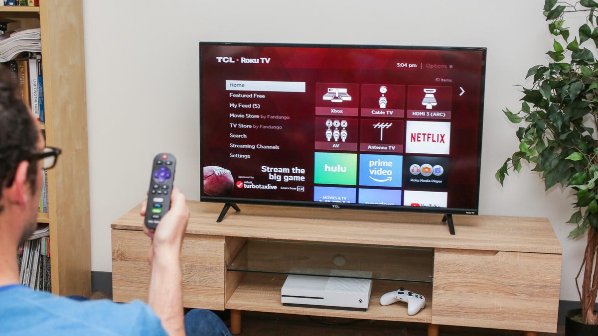 TCL 325 series (2019 Roku TV) review: Want a small, cheap streaming TV?  Start here - CNET