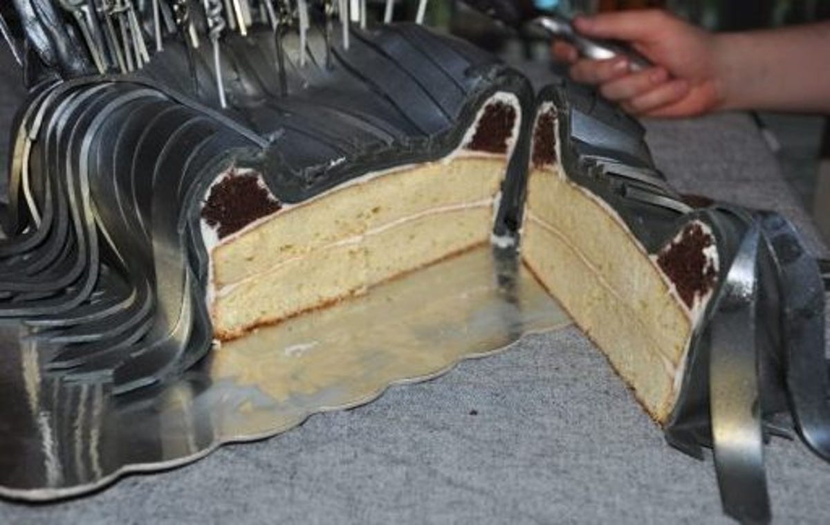 Game of Thrones cake cut