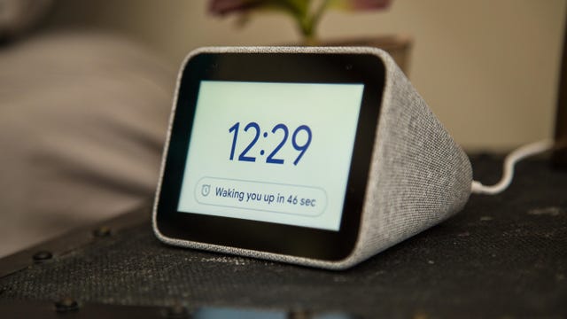 Lenovo Smart Clock review: Google Assistant and a touchscreen help make a  better alarm clock - CNET