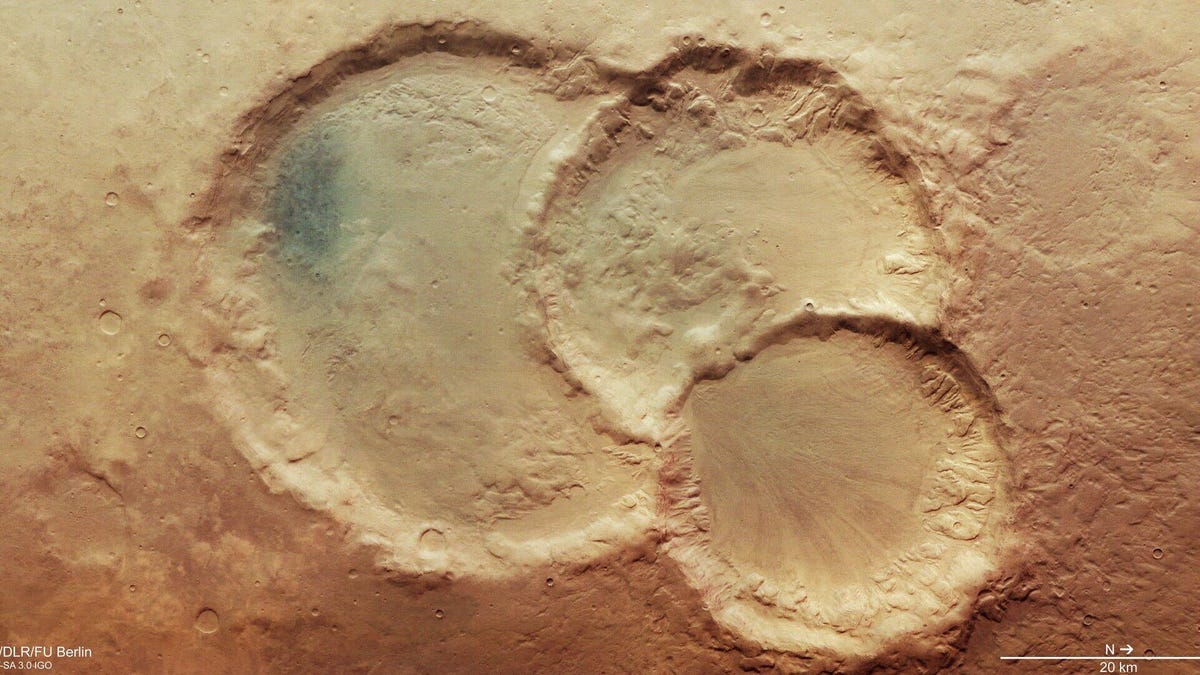 mars-express-spies-an-ancient-triple-crater-on-mars-pillars