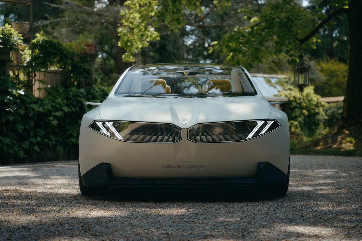 BMW Vision Neue Klasse concept debuts