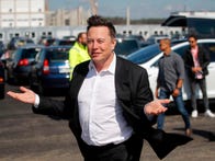 <p>Elon Musk mugs after clapping back at NASA's Jim Bridenstine on CNN.</p>