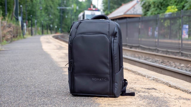 nomatic-travel-backpack-01