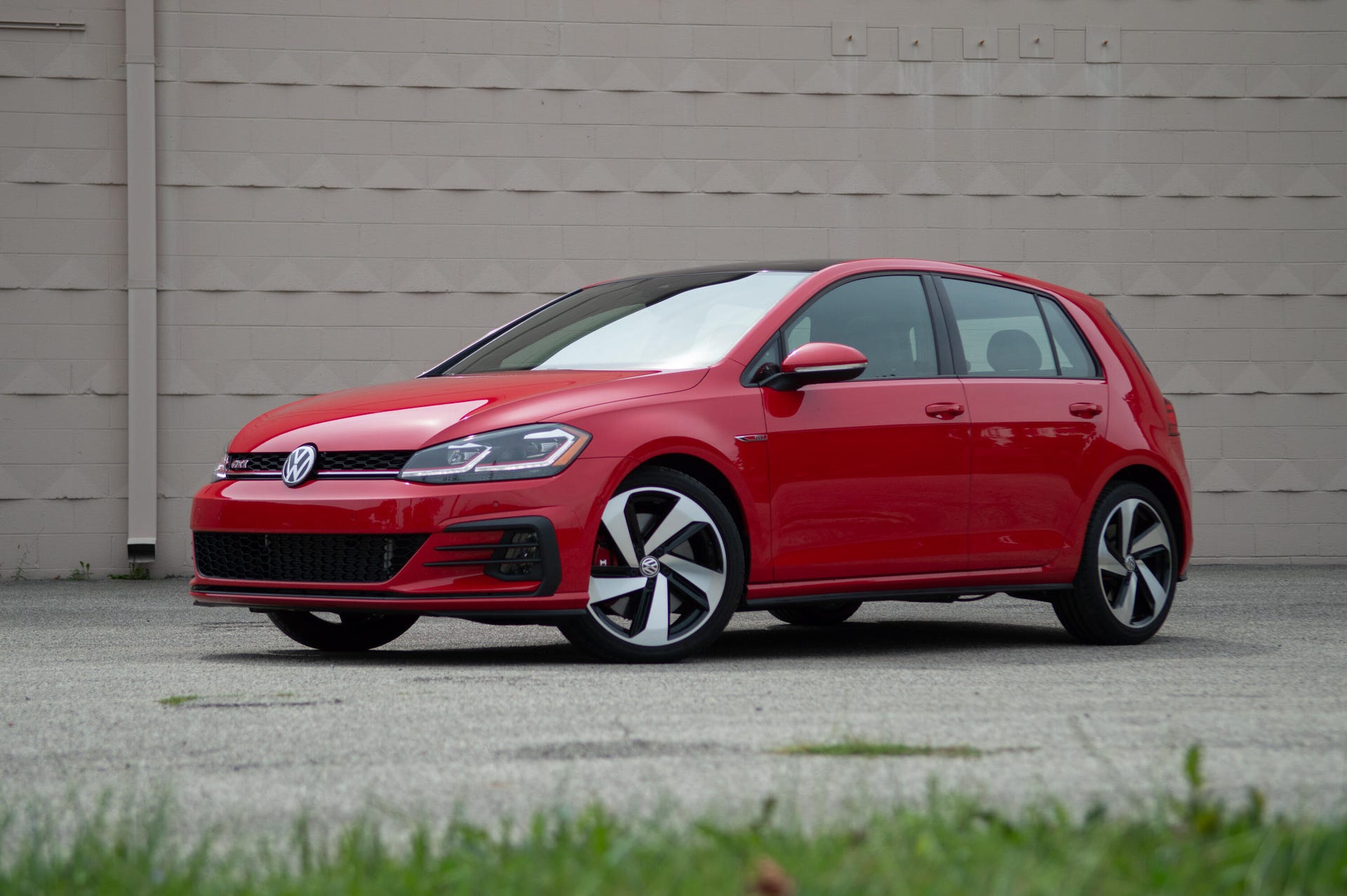 2019 Volkswagen Golf GTI review: The best daily driver gets better - CNET