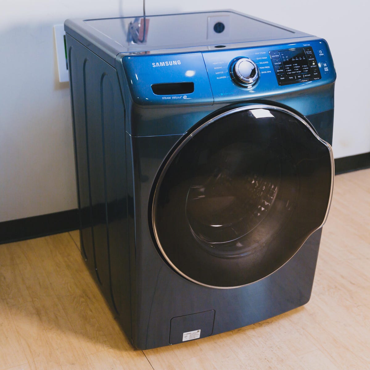 Samsung's washing machine makes laundry day less stressful - CNET