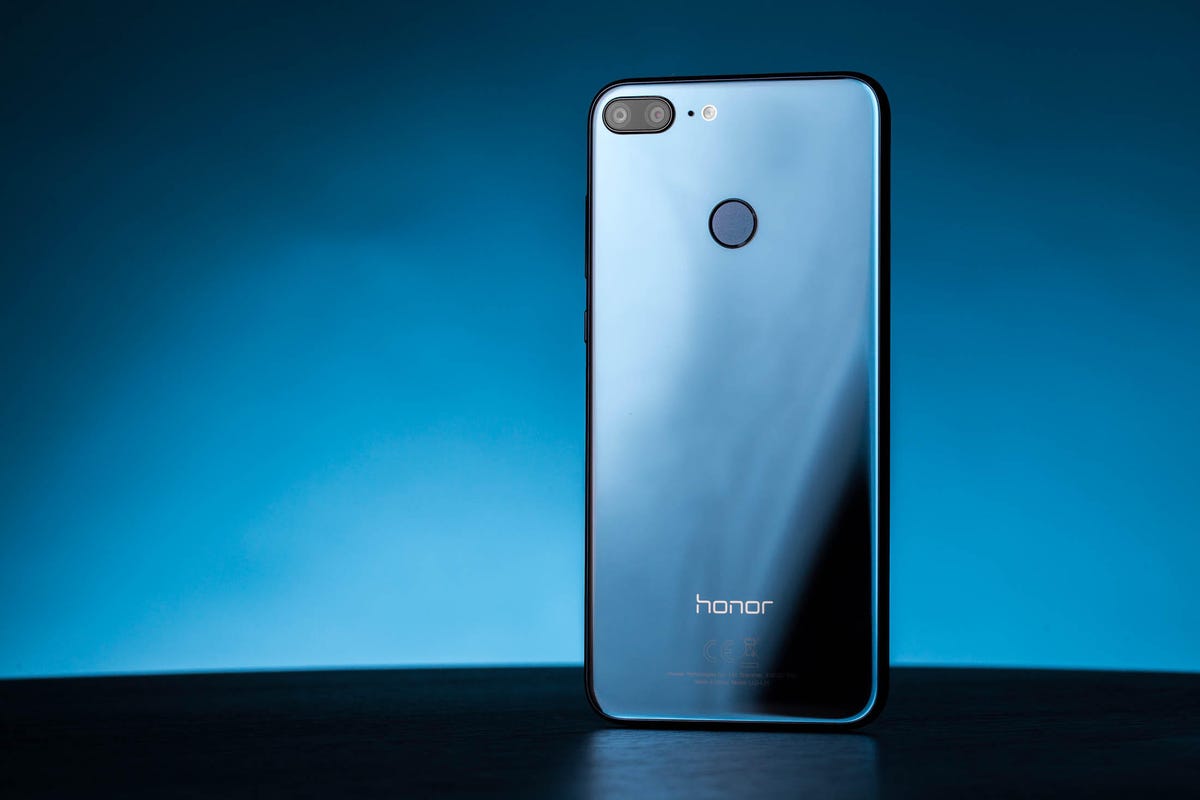 The back and four cameras of the Huawei Honor 9 Lite - CNET