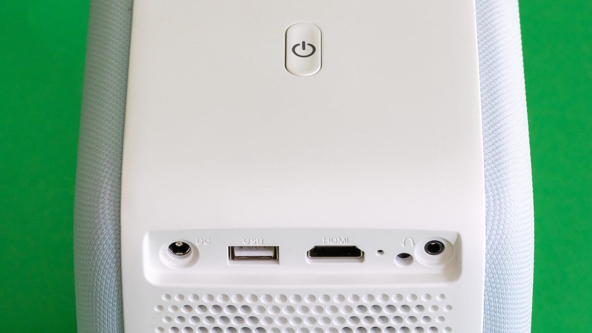 The inputs of the Vimgo P10 projector.