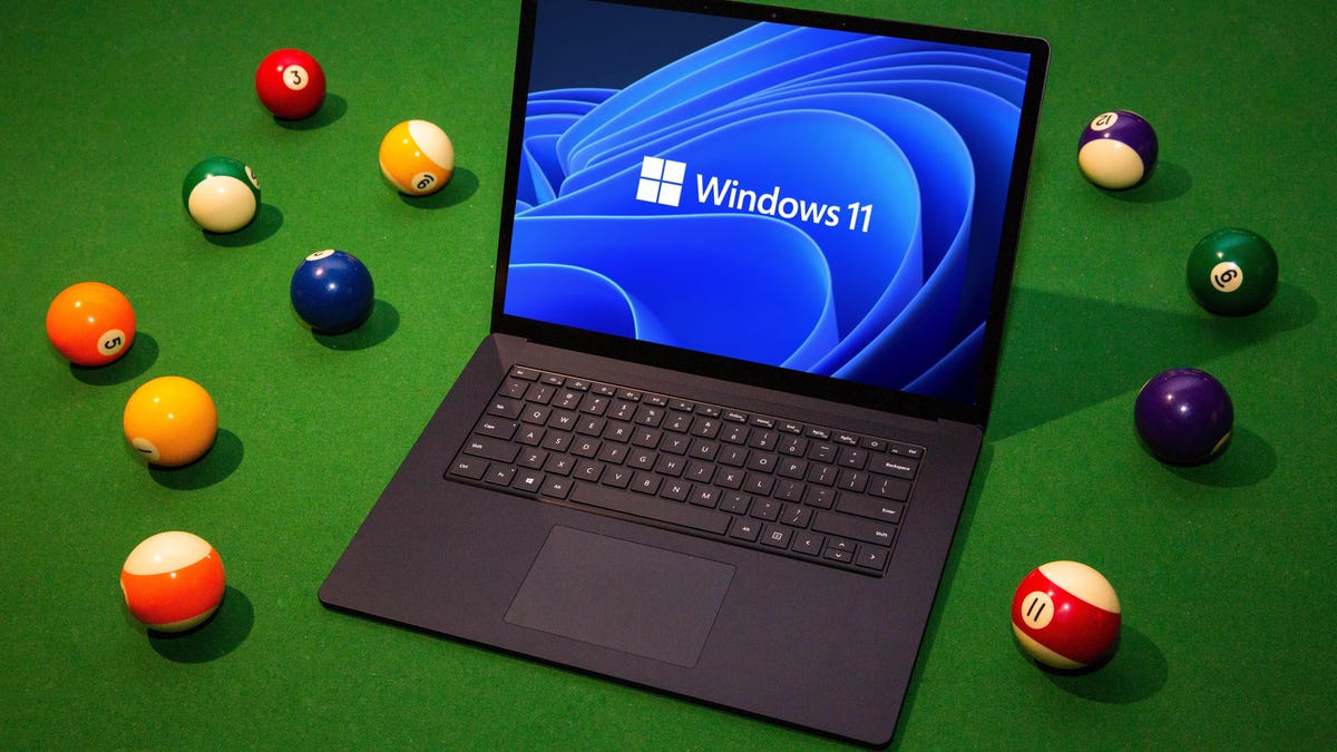 Windows 11 update on a laptop