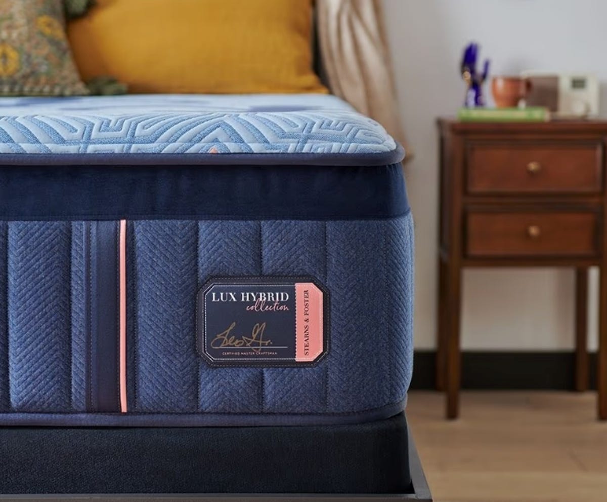 Close up of the Stearns & Foster Lux Hybrid mattress