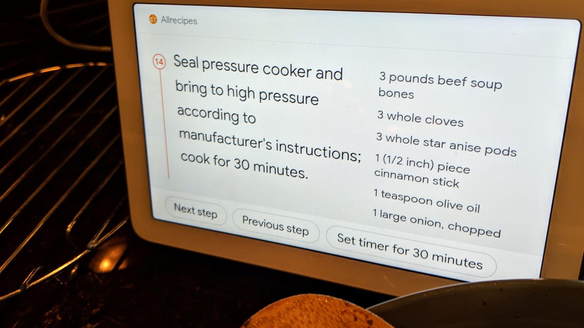 google-home-hub-cooking-cook-under-pressure